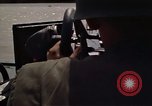 Immagine di Equipaggio a bordo di imbarcazione di pattuglia River Il Vietnam, 1967, secondo 58 filmato di repertorio 65675055571