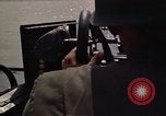 Immagine di Equipaggio a bordo di imbarcazione di pattuglia River Il Vietnam, 1967, secondo 59 filmato di repertorio 65675055571