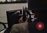 Immagine di Equipaggio a bordo di imbarcazione di pattuglia River Il Vietnam, 1967, secondo 61 filmato di repertorio 65675055571