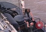 Immagine di Imbarcazione di pattuglia River Il Vietnam, 1967, secondo 14 filmato di repertorio 65675055573