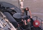 Immagine di Imbarcazione di pattuglia River Il Vietnam, 1967, secondo 16 filmato di repertorio 65675055573