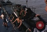 Immagine di Imbarcazione di pattuglia River Il Vietnam, 1967, secondo 41 filmato di repertorio 65675055573