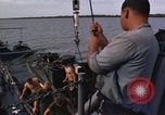 Immagine di Imbarcazione di pattuglia River Il Vietnam, 1967, secondo 44 filmato di repertorio 65675055573