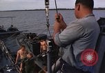 Immagine di Imbarcazione di pattuglia River Il Vietnam, 1967, secondo 46 filmato di repertorio 65675055573