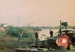 Immagine di Imbarcazione di pattuglia River Il Vietnam, 1968, secondo 35 filmato di repertorio 65675055575