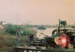 Immagine di Imbarcazione di pattuglia River Il Vietnam, 1968, secondo 38 filmato di repertorio 65675055575
