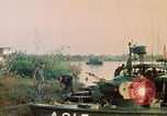 Immagine di Imbarcazione di pattuglia River Il Vietnam, 1968, secondo 39 filmato di repertorio 65675055575