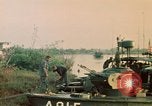 Immagine di Imbarcazione di pattuglia River Il Vietnam, 1968, secondo 43 filmato di repertorio 65675055575