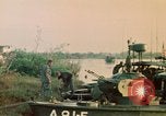 Immagine di Imbarcazione di pattuglia River Il Vietnam, 1968, secondo 44 filmato di repertorio 65675055575