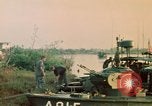 Immagine di Imbarcazione di pattuglia River Il Vietnam, 1968, secondo 45 filmato di repertorio 65675055575