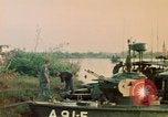 Immagine di Imbarcazione di pattuglia River Il Vietnam, 1968, secondo 47 filmato di repertorio 65675055575