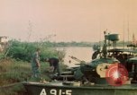 Immagine di Imbarcazione di pattuglia River Il Vietnam, 1968, secondo 49 filmato di repertorio 65675055575