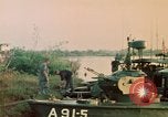 Immagine di Imbarcazione di pattuglia River Il Vietnam, 1968, secondo 50 filmato di repertorio 65675055575