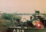 Immagine di Imbarcazione di pattuglia River Il Vietnam, 1968, secondo 52 filmato di repertorio 65675055575
