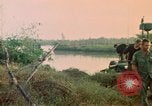 Immagine di Imbarcazione di pattuglia River Il Vietnam, 1968, secondo 55 filmato di repertorio 65675055575