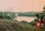 Immagine di Imbarcazione di pattuglia River Il Vietnam, 1968, secondo 57 filmato di repertorio 65675055575
