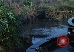 Immagine di Imbarcazione di pattuglia River Il Vietnam, 1968, secondo 27 filmato di repertorio 65675055576