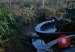 Immagine di Imbarcazione di pattuglia River Il Vietnam, 1968, secondo 32 filmato di repertorio 65675055576