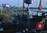 Immagine di Imbarcazione di pattuglia River Il Vietnam, 1968, secondo 40 filmato di repertorio 65675055576