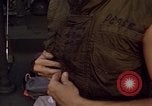 Immagine di Imbarcazione di pattuglia River Il Vietnam, 1968, secondo 16 filmato di repertorio 65675055577