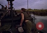 Immagine di Imbarcazione di pattuglia River Il Vietnam, 1968, secondo 25 filmato di repertorio 65675055577