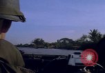Immagine di Imbarcazione di pattuglia River Il Vietnam, 1968, secondo 28 filmato di repertorio 65675055577