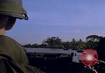 Immagine di Imbarcazione di pattuglia River Il Vietnam, 1968, secondo 33 filmato di repertorio 65675055577