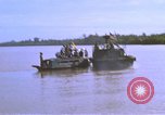 Standbild Patrol Boat River Vietnam, 1968, aus Sekunde 17 historischem Filmmaterial Videoclip 65675055578