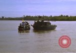 Standbild Patrol Boat River Vietnam, 1968, aus Sekunde 25 historischem Filmmaterial Videoclip 65675055578