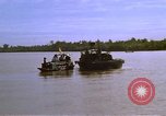 Standbild Patrol Boat River Vietnam, 1968, aus Sekunde 30 historischem Filmmaterial Videoclip 65675055578