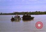 Standbild Patrol Boat River Vietnam, 1968, aus Sekunde 32 historischem Filmmaterial Videoclip 65675055578