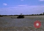 Standbild Patrol Boat River Vietnam, 1968, aus Sekunde 48 historischem Filmmaterial Videoclip 65675055578