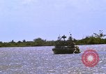 Standbild Patrol Boat River Vietnam, 1968, aus Sekunde 61 historischem Filmmaterial Videoclip 65675055578