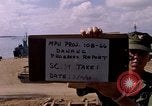 Standbild offloading Operationen Da Nang Vietnam, 1966, aus Sekunde 9 historischem Filmmaterial Videoclip 65675055579