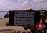 Standbild offloading Operationen Da Nang Vietnam, 1966, aus Sekunde 12 historischem Filmmaterial Videoclip 65675055579