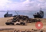 Standbild offloading Operationen Da Nang Vietnam, 1966, aus Sekunde 35 historischem Filmmaterial Videoclip 65675055579