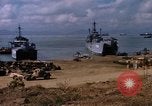 Standbild offloading Operationen Da Nang Vietnam, 1966, aus Sekunde 42 historischem Filmmaterial Videoclip 65675055579