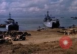 Standbild offloading Operationen Da Nang Vietnam, 1966, aus Sekunde 52 historischem Filmmaterial Videoclip 65675055579