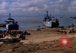 Standbild offloading Operationen Da Nang Vietnam, 1966, aus Sekunde 53 historischem Filmmaterial Videoclip 65675055579