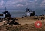 Standbild offloading Operationen Da Nang Vietnam, 1966, aus Sekunde 54 historischem Filmmaterial Videoclip 65675055579
