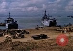 Standbild offloading Operationen Da Nang Vietnam, 1966, aus Sekunde 56 historischem Filmmaterial Videoclip 65675055579