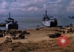 Standbild offloading Operationen Da Nang Vietnam, 1966, aus Sekunde 58 historischem Filmmaterial Videoclip 65675055579