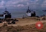 Standbild offloading Operationen Da Nang Vietnam, 1966, aus Sekunde 62 historischem Filmmaterial Videoclip 65675055579