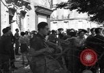 Standbild Rückkehr französischer Flüchtlinge Vannes Frankreich, 1944, aus Sekunde 4 historischem Filmmaterial Videoclip 65675055592