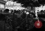Standbild Rückkehr französischer Flüchtlinge Vannes Frankreich, 1944, aus Sekunde 10 historischem Filmmaterial Videoclip 65675055592