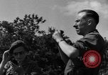Standbild Rückkehr französischer Flüchtlinge Vannes Frankreich, 1944, aus Sekunde 50 historischem Filmmaterial Videoclip 65675055592