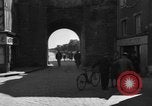 Immagine di Civili francese Vannes Francia, 1944, secondo 23 filmato di repertorio 65675055593