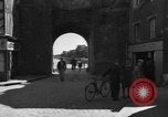 Immagine di Civili francese Vannes Francia, 1944, secondo 27 filmato di repertorio 65675055593