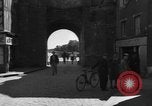 Immagine di Civili francese Vannes Francia, 1944, secondo 28 filmato di repertorio 65675055593