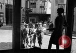 Immagine di Civili francese Le Mans Francia, 1944, secondo 10 filmato di repertorio 65675055595